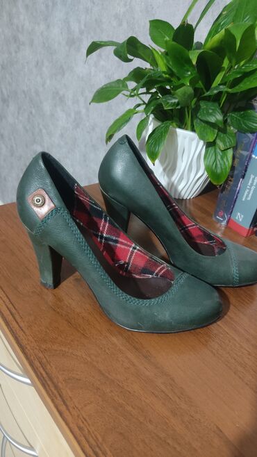 туфли темно зеленого цвета: Туфли 39, цвет - Зеленый