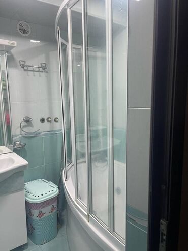 Uzunmüddətli kirayə mənzillər: Yasamal rayonu, Mətbuat prospekti, BDU-nun yaxınlığında, 9 mərtəbəli — 28