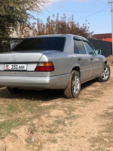 Mercedes-Benz: Mercedes-Benz W124: 1992 г., 2 л, Механика, Бензин, Седан — 5