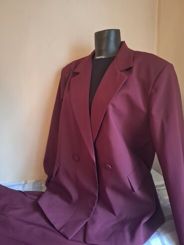 Dəstlər, kostyumlar: Qadın Kostyumu – Bordo rəng - Brend: MAX - Ölçü: XL (ətiketdə