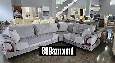 ev dekoru: Künc divan dəsti – yumşaq toxumalı boz rəng, alçaq taxta ayaqlar — 1