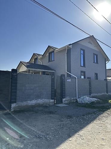 Продажа коттеджей и домов: 🔥Продается Мансардный дом🔥 🏡Район: Ак Ордо 1 ✅Участок:5 соток — 9