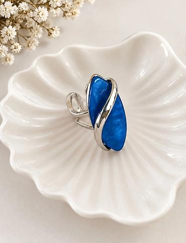 satovi rs: 💙 Efektan prsten sa plavim kamenom i srebrnim detaljima! ✨ Moderan — 1