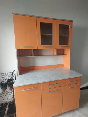 фасады кухонной мебели из мдф: Кухонный гарнитур, Буфет, цвет - Оранжевый, Б/у