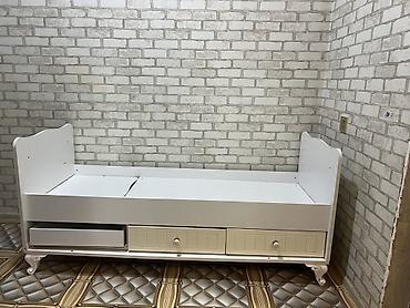 uşaqlar ucun lovhə: Uşaq çarpayısı – ağ rəngdə, klassik dizaynlı - Material: MDF/laminat — 1