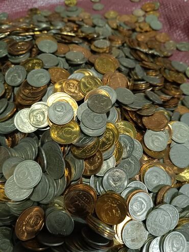 коллекция денег: Продам монеты года от 91 до 75 года общий вес 12.5 кг цена за все 8000
