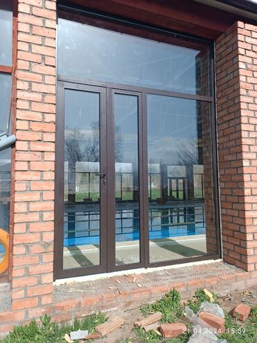 Алюминиевые окна на заказ: Стеклянные перегородки с алюминиевым профилем, идеально подходящие для — 10