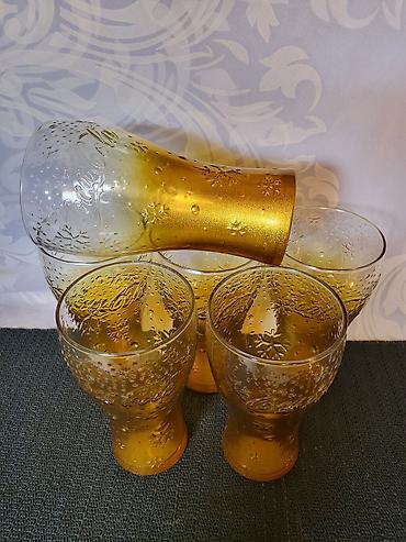 Čaše: Case nove Coca Cola. Case nove,sve na njima odsjaj od — 9