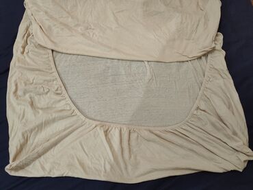 posteljina za krevet: Dva ista carsafa na lastis. Za samac lezaj. Pamucni iz uvoza kao novi