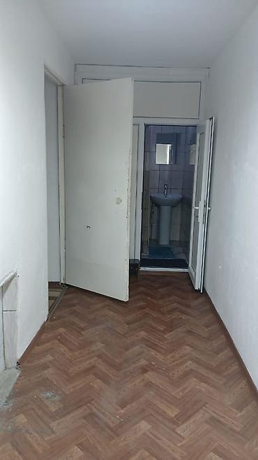 комната студия: Сдается небольшое помещение/студия с узлом удобств. Квартира в — 6