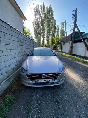 Hyundai: Продается Hyundai Sonata серебристого цвета. Автомобиль в отличном