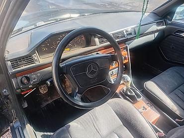 Mercedes-Benz: Mercedes-Benz W124: 1993 г., 2 л, Механика, Универсал — 9