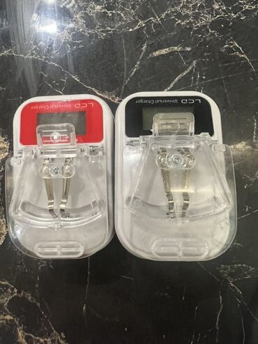 продаю батареи: Универсальные зарядные устройства LCD для аккумуляторов телефонов -