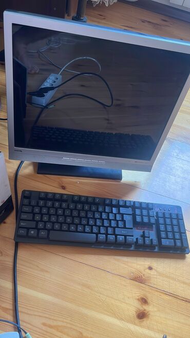 Modemlər və şəbəkə avadanlıqları: Monitor işlemir 40-60 manatdi yeni monitor sistem bolku islek