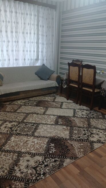kirayə evlər aylığ: Tecili otaq yoldasi xanim axtariram.evde her bur serait var
