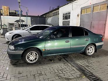 арзан машине: Toyota Avensis: 1998 г., Кол менен иштөөчү, Бензин, Седан — 2
