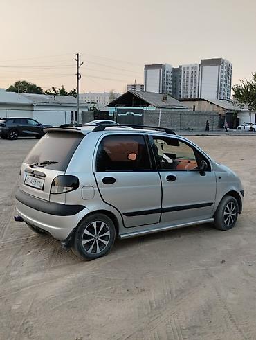 bmw e3: Компактный городской хэтчбек серебристого цвета. Основные — 4
