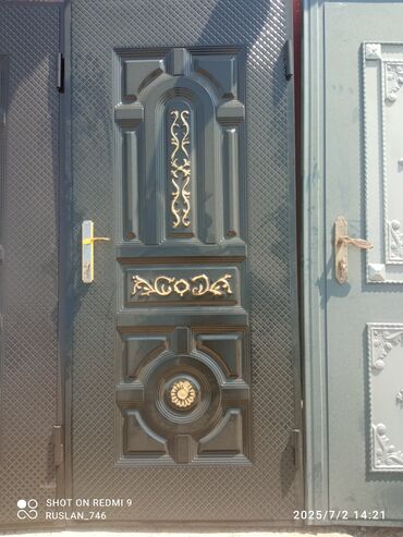 Giriş qapıları: Metall seyf qapılar – klassik naxışlı dizayn və gücləndirilmiş — 13