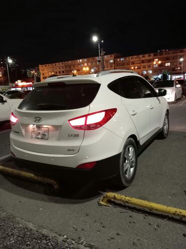 Hyundai: Hyundai ix35 2010 offroader/SUV,5 qapı ağ rəng 2.0 mühərrik 150 at — 2