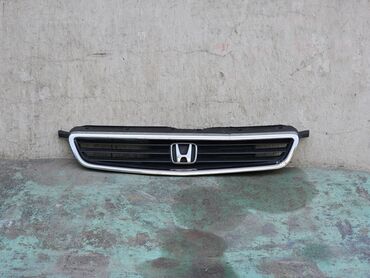 Диффузоры: Решетка радиатора Honda 1996 г., Б/у, Оригинал