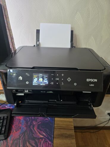 купить принтеры: Продаю б/у фотопринтер Epson L850 черного цвета с цветным дисплеем для