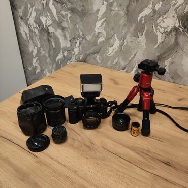 пленочный фотоаппарат: Продаётся профессиональный плёночный фотоаппарат. В комплекте: Тушка -