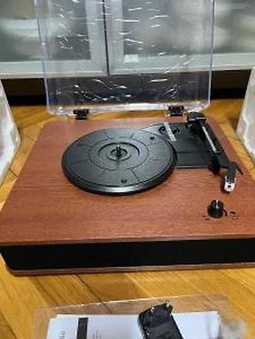Pojačala i prijemnici: Gramofon sa ugrađenim zvučnicima i poklopcem od providne plastike — 18