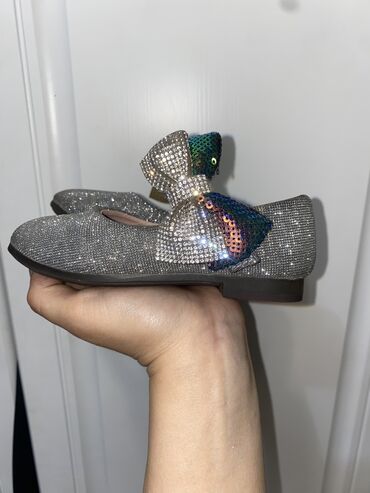 кулон серебро: Блестящие туфельки на девочку в хорошем состоянии Размер 26, было