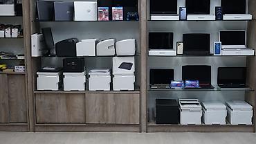 Ofis mebeli: Elektronika magazasi baglanib 6 eded vitrin var. Her biri ayri — 1
