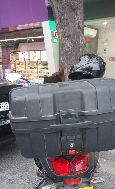 Soyutma və qızdırma sistemləri: Moped/motosiklet üçün arxa baqaj qutusu (top case) - Rəng: qara -