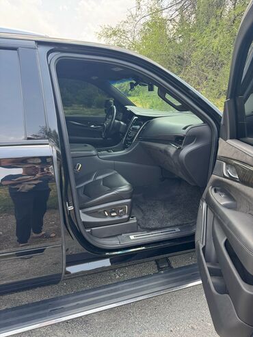 срочная продажа авто по низким ценам: Cadillac Escalade: 2019 г., 6.2 л, Вариатор, Бензин, Внедорожник