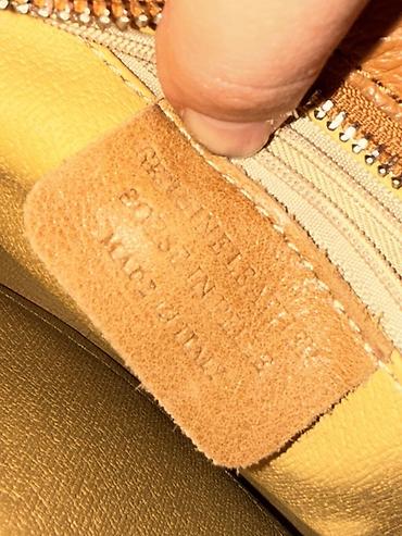 Шубы: Срочно продам шубы! 1)Цена на черную греческую цельную автоледи шубу — 16