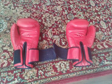 перчатки бу: Продаю боксерские перчатки 16 размер б/у