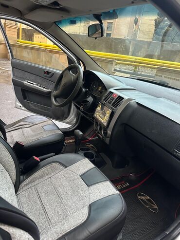 Hyundai: Hyundai Getz, gümüşü rəng Texniki xüsusiyyətlər: - Yanacaq növü — 9