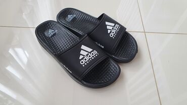 muska odeca: Papuce(NOVO)
Adidas--broj 40
Šaljemo ili licno preuzimanje