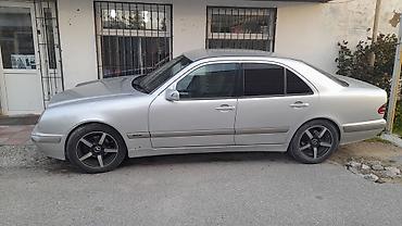 mercedes e 200: Mercedes-Benz E-Class (W210), gümüşü rəng. - Kuzov: sedan, 4 qapı - — 3