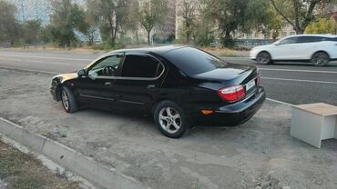 мотор на виндом: Черный седан Nissan Maxima, Автомобиль использования и дальних