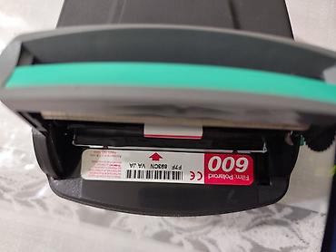 kamera polaroid: Polaroid 600 markalı ani çap edilmiş şəkil çapı üçün foto kamera. 10 — 2