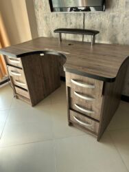 qaş stolu: İşlənmiş, Manikür üçün masa, Güzgüsüz