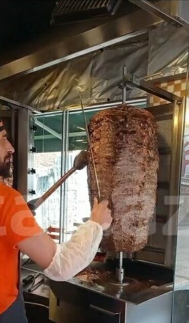 restoran meneceri: Aşpaz Şaurma ustası. 6 ildən artıq təcrübə