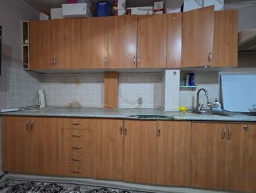 Mətbəx mebeli: Mətbəx mebeli 170₼. Yaxşı vəziyyətdədir. Ölçü 3.60. Üzərində moyka