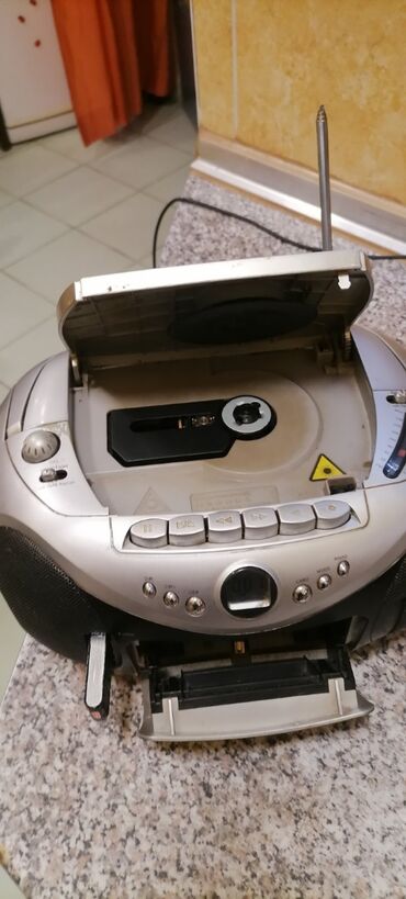Pojačala i prijemnici: Radio Weg sa ispravnim USB a CD neznam. Lepo radi
 Mirjevo — 9