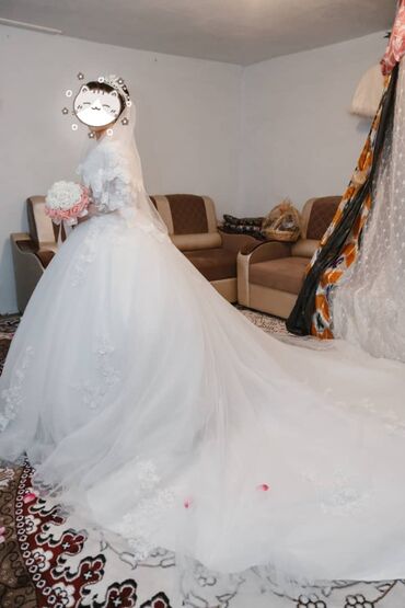 Короткие свадебные платья со шлейфом купить или напрокат