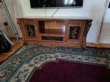 Qonaq otağı dəstləri: TV altlığı — 5