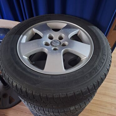 Шиналар жана дисктер: Дөңгөлөктөр монтажда 215 / 60 / R 16, Кыш, Куйма, тешиктери - 5