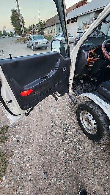 Унаа: Hyundai Porter II — компактный грузовик с бортовой платформой — 10