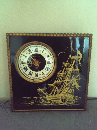 настенные электронные часы: Винтажные часы "ЯНТАРЬ" СССР кварц рабочие в хорошем состоянии 1т