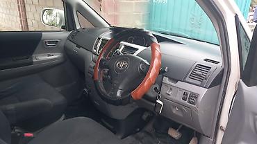 Toyota Voxy: 2004 г., 2 л, Автомат, Бензин, Минивэн — 9