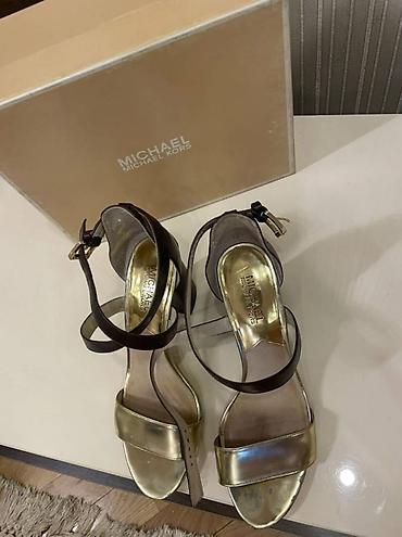 Босоножки, сандалии, шлепанцы: Женская обувь Много обуви Massimo Dutti - популярный бренд, в — 12