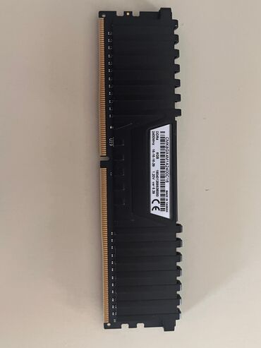 kompute: Operativ yaddaş (RAM) Corsair, 8 GB, 2400 Mhz, DDR4, PC üçün, İşlənmiş